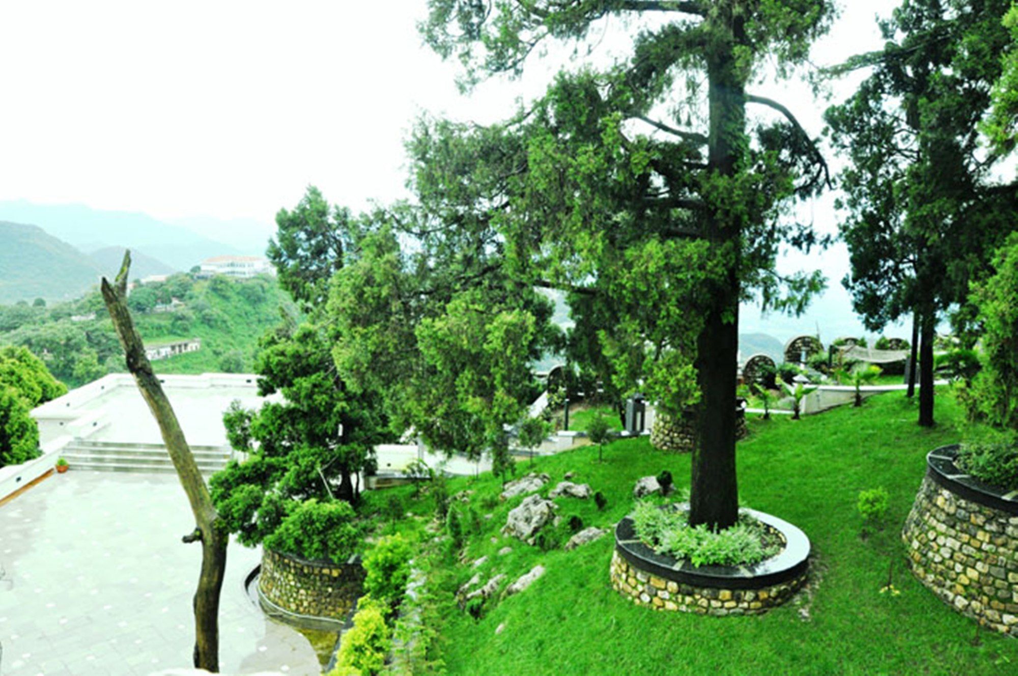 Royal Orchid Fort Resort Mussoorie Zewnętrze zdjęcie