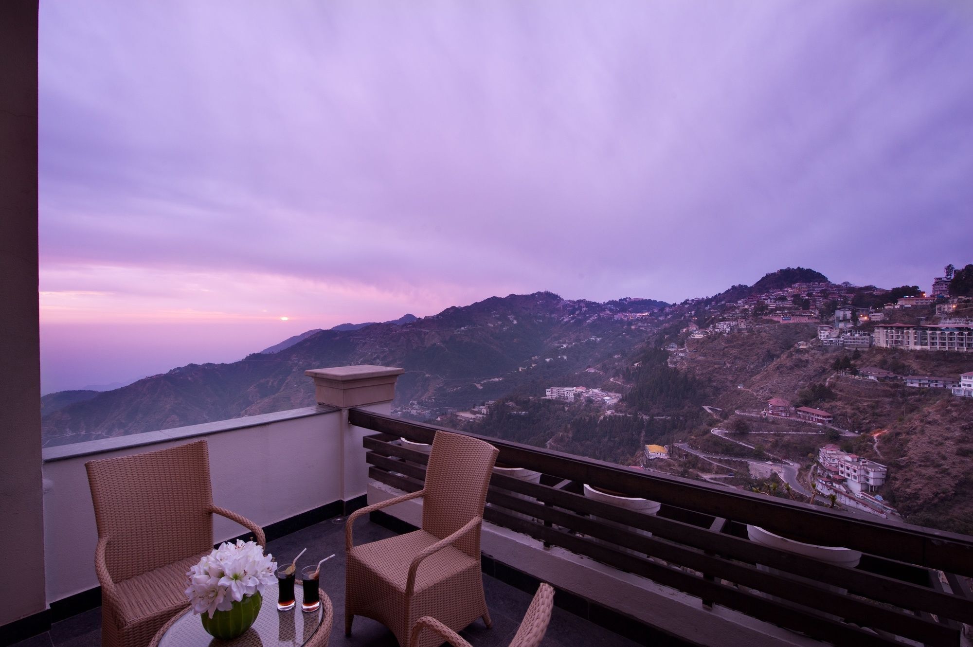 Royal Orchid Fort Resort Mussoorie Zewnętrze zdjęcie
