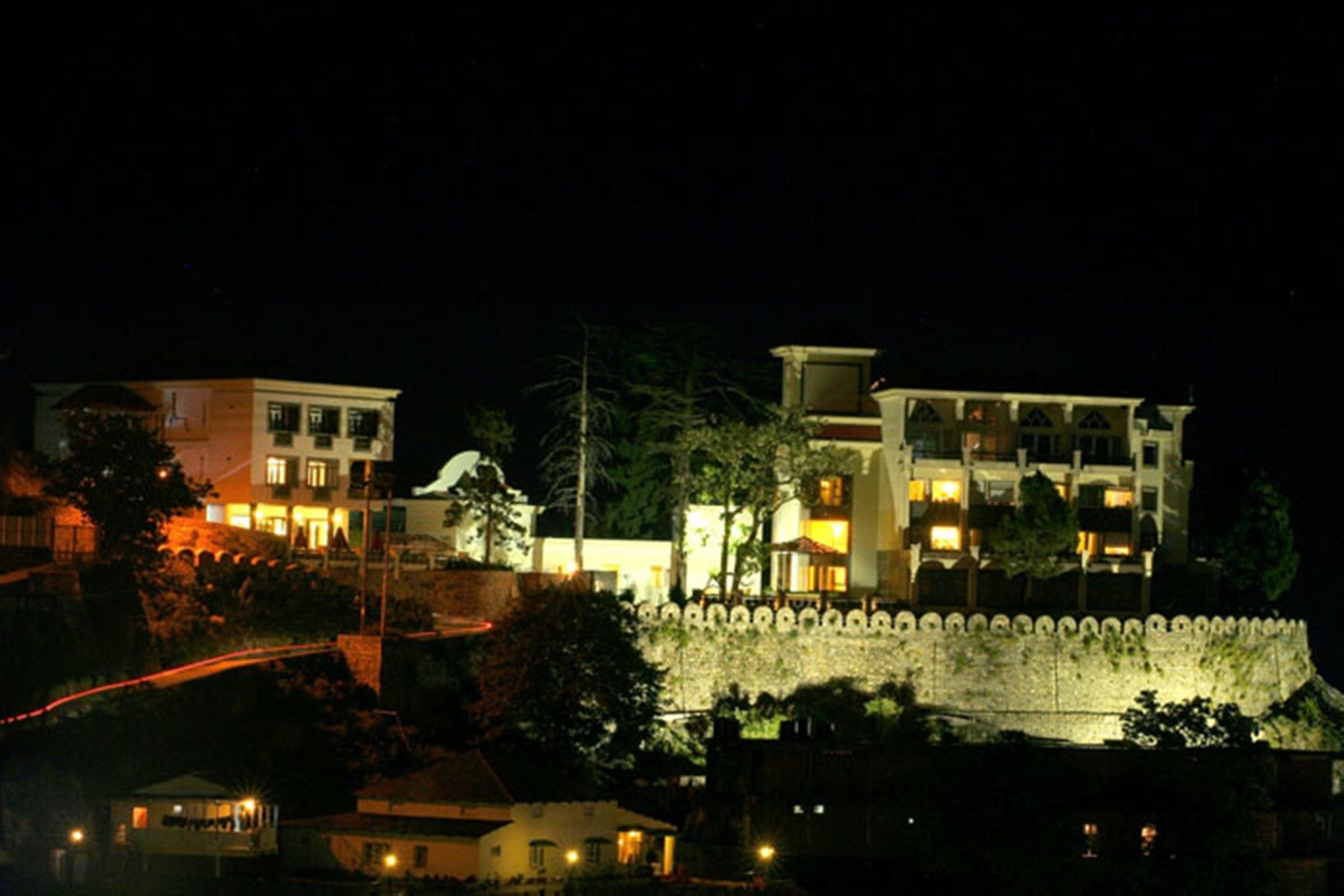 Royal Orchid Fort Resort Mussoorie Zewnętrze zdjęcie