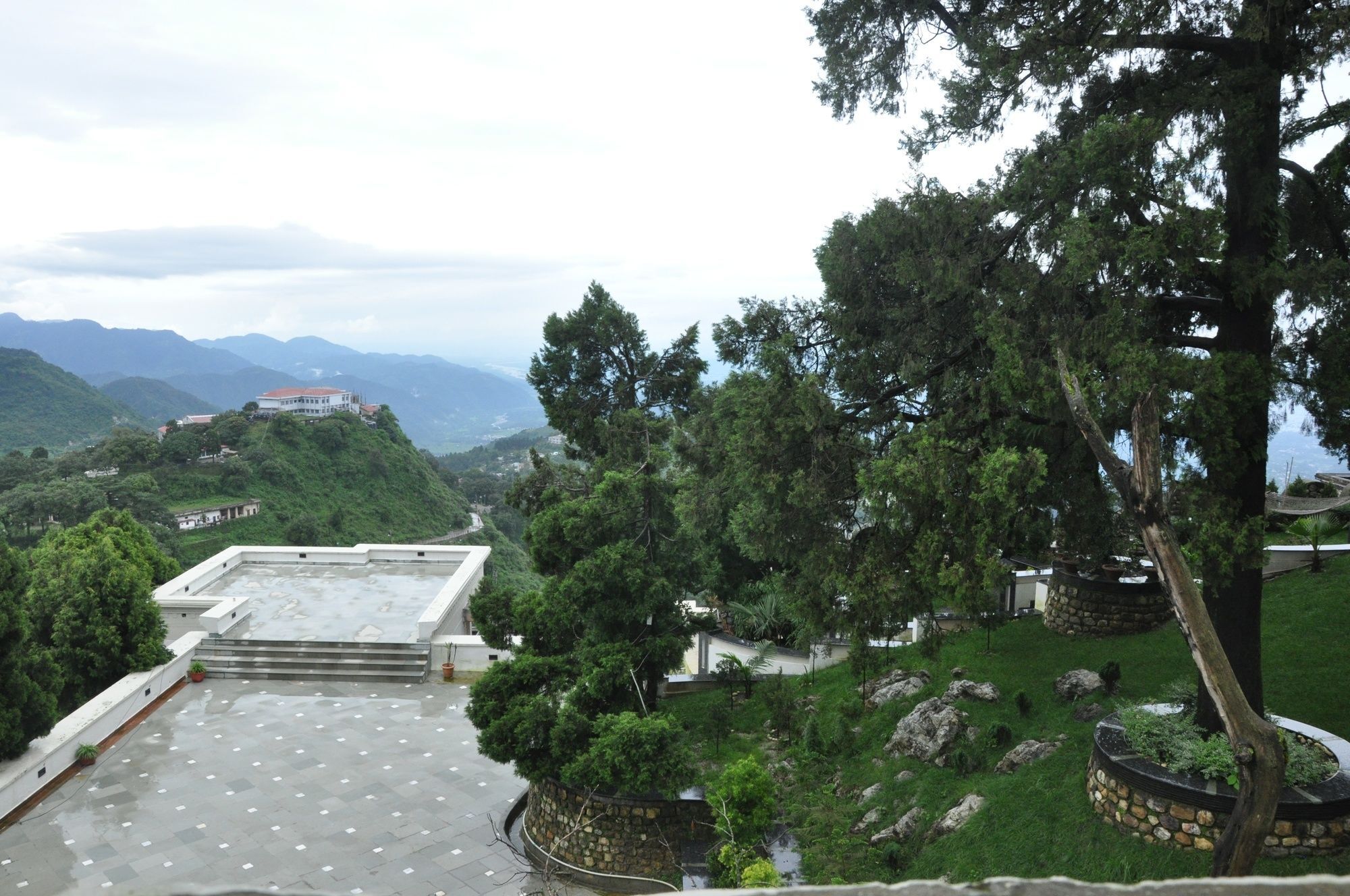 Royal Orchid Fort Resort Mussoorie Zewnętrze zdjęcie